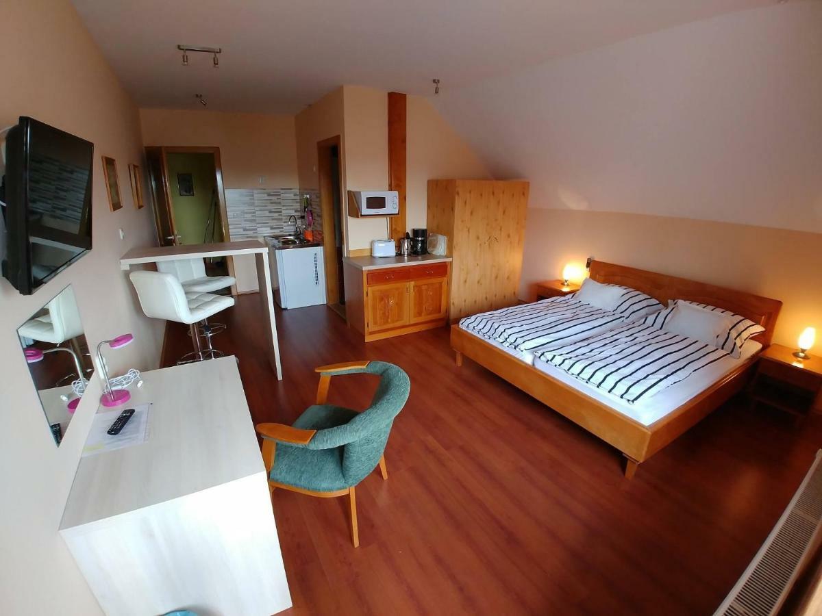 Ciklamen Apartman Gyenesdiás Zewnętrze zdjęcie